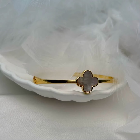 NWT Stainless Steel Metal Mother of Pearl Clover Bangle
Bracelet in Gold - Picture 3 of 6